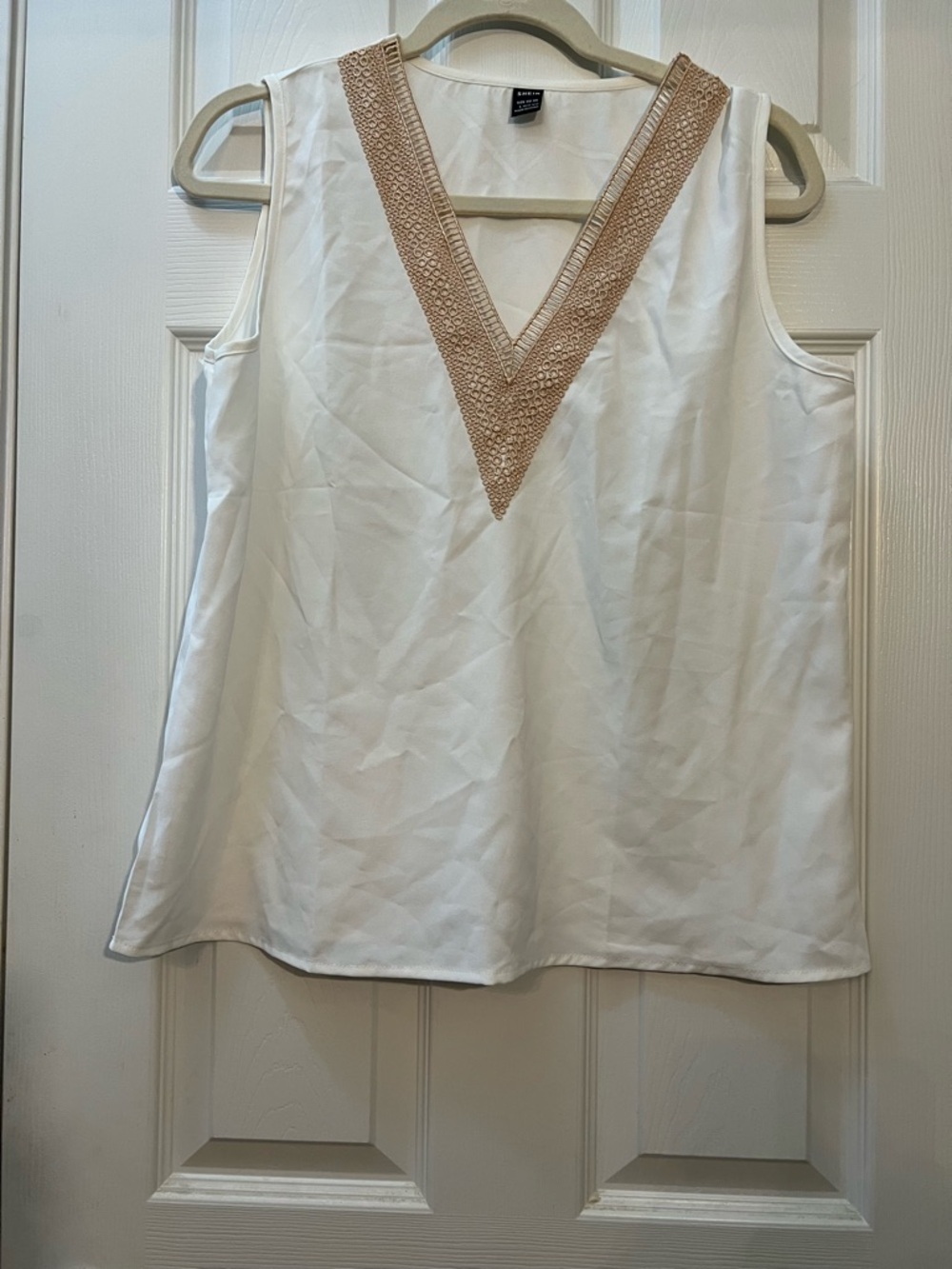 🦋SHEIN White Tank Top with Beige Crochet V-Neck size large